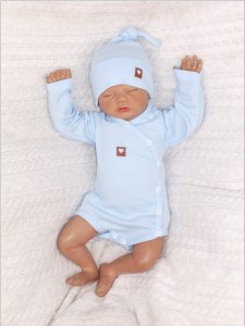 Wyprawka gładka niebieska. Kompletna wyprawka.  Bawełniana wyprawka. Wyprawka do szpitala. Zestaw dla noworodka. Wyprawka na prezent. Wyprawka dla noworodka.
Unikalny komplet.