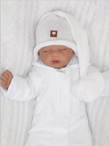Czapka na sesję świąteczną dla niemowląt i dzieci. Czapka włóczkowa z pomponem biała. Czapka mikołajkowa.