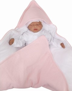 Włóczkowy, ciepły rożek niemowlęcy. Unikalny, różowy becik dla noworodka.  Wiązany otulacz dla niemowlaka. Kocyk, otulacz na wyjście ze szpitala dla noworodka.