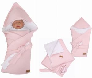Włóczkowy, ciepły rożek niemowlęcy. Unikalny, różowy becik dla noworodka.  Wiązany otulacz dla niemowlaka. Kocyk, otulacz na wyjście ze szpitala dla noworodka.