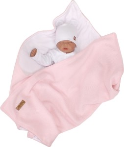Miękki, włóczkowy koc niemowlęcy. Różowy kocyk do kołyski, wózka, łóżeczka. Kocyk włóczkowy z bawełnianą podszewką dla niemowląt.