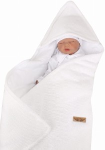 Włóczkowy, ciepły rożek niemowlęcy. Unikalny, biały becik dla noworodka.  Wiązany otulacz dla niemowlaka. Kocyk, otulacz na wyjście ze szpitala dla noworodka.