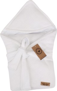 Włóczkowy, ciepły rożek niemowlęcy. Unikalny, biały becik dla noworodka.  Wiązany otulacz dla niemowlaka. Kocyk, otulacz na wyjście ze szpitala dla noworodka.