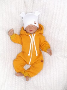 Dresowy bawełniany wiosenny, letni, jesienny kombinezon niemowlęcy. Pajac dla niemowlaka musztardowy. Dres dla noworodka
