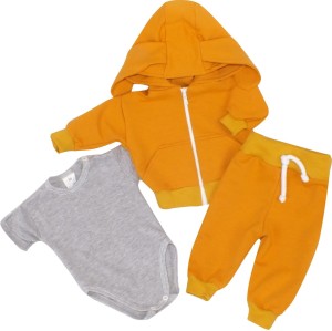 Bawełniany dres niemowlęcy. Komplet dresowy dla niemowlaka. Musztardowy dres dziecięcy. Prezent dla noworodka, niemowlaka. Modny dresik z uszami. Bluza z kapturem na zamek, spodnie dresowe, body