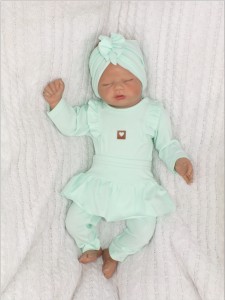 Funkcjonalny komplet niemowlęcy dla dziewczynki. Elastyczny miętowy komplet dziewczęcy. Legginsy ze spódniczką, body i opaska dla małej dziewczynki. Komplet na co dzień, uroczystości, wyjście ze szpitala.