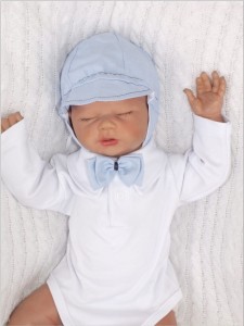 Elegancki niebieski kaszkiet wiązany niemowlęcy. Czapka dla chłopca do chrztu. Elegancka czapka  wiązana dla niemowlaka.