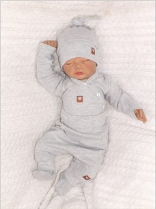 Wyprawka gładka szara. Kompletna wyprawka.  Bawełniana wyprawka. Wyprawka do szpitala. Zestaw dla noworodka. Wyprawka na prezent. Wyprawka dla noworodka.
Unikalny komplet.