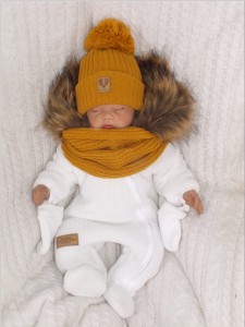 Komplet czapka zimowa z pomponem i szalik dla dzieci i noworodka. Musztardowa czapka zimowa z pomponem i szalik. Ciepła czapka zimowa dla noworodka i dzieci. Czapka zimowa unikalny model dla noworodka i dzieci. Oryginalny prezent dla niemowląt i dzieci.