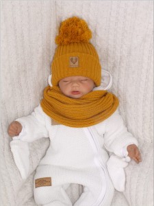 Komplet czapka zimowa z pomponem i szalik dla dzieci i noworodka. Musztardowa czapka zimowa z pomponem i szalik. Ciepła czapka zimowa dla noworodka i dzieci. Czapka zimowa unikalny model dla noworodka i dzieci. Oryginalny prezent dla niemowląt i dzieci.
