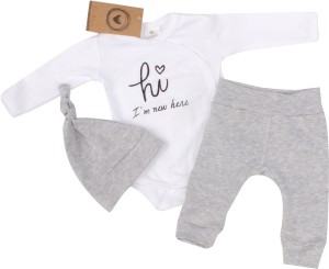 Komplet niemowlęcy szary. Komplet body, spodnie i czapka dla noworodka.  Bawełniany zestaw na wyjście ze szpitala. Wyprawka dla niemowlaka.