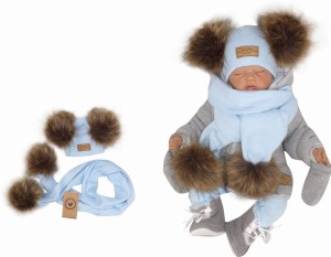 Komplet zimowy dziecięcy z futerkowymi pomponami. 
Niebieska czapka i szalik na zimę dla noworodka. Włóczkowy komplet na zimę z futerkiem.