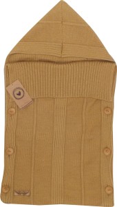 Słomkowy, włóczkowy otulacz dla noworodka. Funkcjonalny otulacz dla niemowlaka z kapturem. Rożek włóczkowy do fotelika samochodowego.