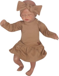 Bodosukienka z długim rękawem dla dziewczynki. Bodosukienka w jednolitym kolorze. Bawełniana bodosukienka w beżowym kolorze.