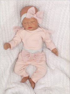 Bawełniany różowy komplet dla dziewczynki z legginsami. Idealny zestaw na prezent dla dziewczynki. Zestaw z tiulem i kokardą dla dziewczynki.