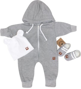 Kombinezon niemowlęcy z czapeczką i bucikami. Szary komplet dla niemowlaka. Pomysł na prezent dla noworodka. Zestaw na wyjście ze szpitala.