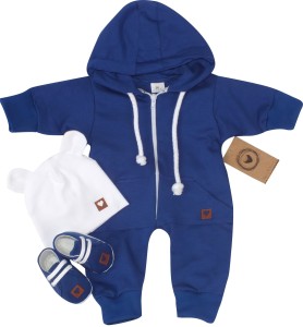 Kombinezon niemowlęcy z czapeczką i bucikami. Szafirowy komplet dla niemowlaka. Pomysł na prezent dla noworodka. Zestaw na wyjście ze szpitala.