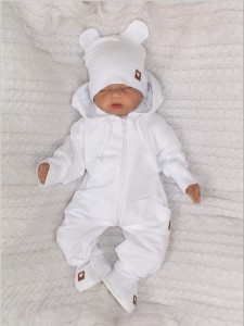 Kombinezon niemowlęcy z czapeczką i bucikami.  Biały komplet dla niemowlaka. Pomysł na prezent dla noworodka. Zestaw na wyjście ze szpitala.