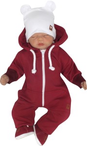 Kombinezon niemowlęcy z czapeczką i bucikami.  Bordowy komplet dla niemowlaka. Pomysł na prezent dla noworodka. Zestaw na wyjście ze szpitala.