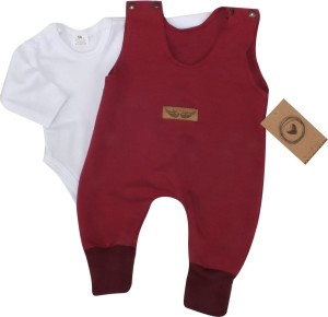 Komplet 2 częściowy dla niemowlaka body +spodnie na szelkach. Bawełniany przyjemny komplet dla niemowlaka koloru bordowego.