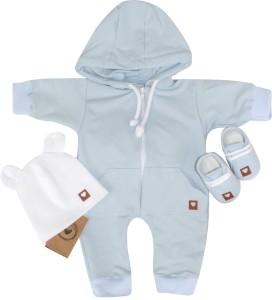 Kombinezon niemowlęcy z czapeczką i bucikami.  Błękitny komplet dla niemowlaka. Pomysł na prezent dla noworodka. Zestaw na wyjście ze szpitala.