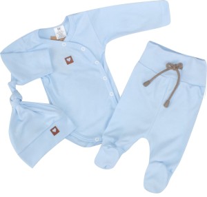 Uniwersalny komplet niemowlęcy z czapeczką. Niebieski, bawełniany zestaw dla noworodka. Body, spodnie, czapeczka na wyjście ze szpitala. Pomysł na prezent dla noworodka.
