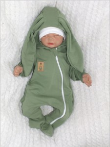 Dresowy bawełniany wiosenny, letni, jesienny kombinezon niemowlęcy z uszami królika. Pajac dla niemowlaka zielony khaki .  Dres dla noworodka