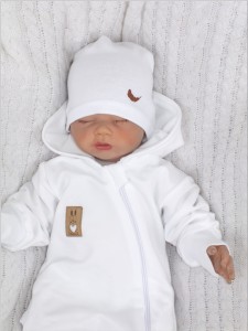 Bawełniana, cienka czapka dla noworodka. Elastyczna biała czapka dla niemowlaka. Czapka na wyjście ze szpitala dla noworodka.