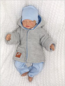 Unikalna, ciepła dwustronna kurtka z kieszonką. Jeansowo-szary ciepły płaszczyk niemowlęcy. Dziergana kurteczka idealna na zimę dla noworodka. Płaszczyk na chrzest. Oryginalny prezent dla noworodka.