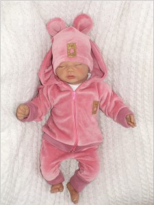 Welurowy dres niemowlęcy. Komplet welurowy dla niemowlaka. Różowy, brudny różowy dres dziecięcy. Prezent dla noworodka, niemowlaka. Modny dresik. Bluza z kapturem  z uszami na zamek, spodnie welurowe