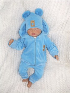 Welurowy dres niemowlęcy. Komplet welurowy dla niemowlaka. Niebieski, błękitny dres dziecięcy. Prezent dla noworodka, niemowlaka. Modny dresik. Bluza z kapturem  z uszami na zamek, spodnie welurowe