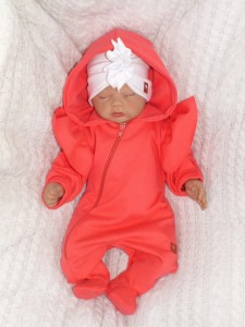 Dresowy bawełniany wiosenny, letni, jesienny kombinezon niemowlęcy. Pajac dla niemowlaka malinowy.  Dres dla noworodka, dziewczynki