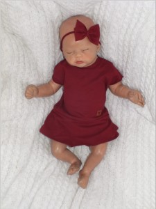 Bordowa bodosukienka z opaską na lato dla dziewczynki.  Przewiewna letnia bodosukienka dziewczęca.