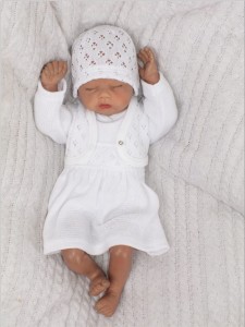 Elegancka, włóczkowa sukienka na chrzest. Komplet z bolerkiem i czapką dla dziewczynki.  Unikalny zestaw dla dziewczynki.