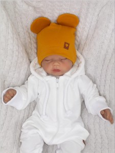 Musztardowa, przewiewna czapka z uszkami  dla niemowląt. Czapka na wyjście ze szpitala dla noworodka. Bawełniana czapka dla noworodka.