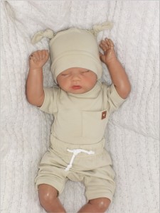 czapka oliwkowa noworodkowa, niemowlęca. Cienka czapka dla noworodka i niemowlaka