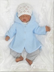 Sweterek płaszczyk włóczkowy niebieski dla niemowlaka