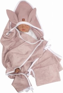 Bambusowy komplet kąpielowy dla niemowlaka ;okrycie ,ręczniczek oraz myjki -brudny róż