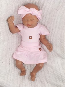 Różowa spódniczka niemowlęca.  Bawełniana spódniczka dla niemowlaka.