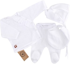 Muślinowa wyprawka niemowlęca. Biała muślinowa wyprawka dla noworodka. Wyprawka na prezent dla noworodka.