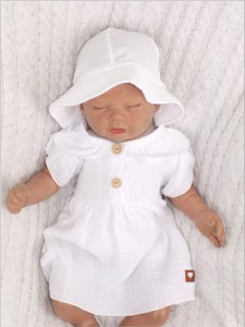 Kapelusz muślinowy niemowlęcy. Biały, przewiewny kapelusz dla niemowlaka.