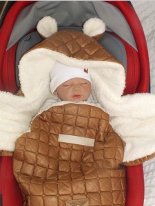 Ocieplany śpiworek do fotelika cynamonowy