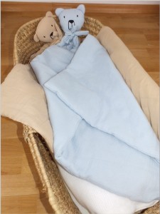 Muślinowy kocyk dla niemowlaka do wózka. Kołderka muślinowa dla noworodka do kołyski. Błękitna, muślinowa kołderka dla noworodka.