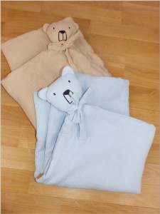 Muślinowy kocyk dla niemowlaka do wózka. Kołderka muślinowa dla noworodka do kołyski. Błękitna, muślinowa kołderka dla noworodka.