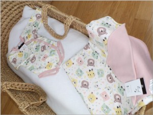 Duży, bawełniany kocyk dla niemowlaka. Koc do wózka dla noworodka. Kocyk całoroczny, nieocieplany, idealny na wiosnę, lato i jesień.