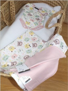 Duży, bawełniany kocyk dla niemowlaka. Koc do wózka dla noworodka. Kocyk całoroczny, nieocieplany, idealny na wiosnę, lato i jesień.