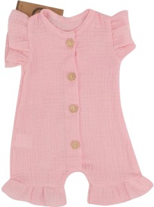 Muślinowy rampers niemowlęcy dla dziewczynki. Przewiewny dziewczęcy rampers z falbankami.  Rampers muślinowy w kolorze  różu dla małej dziewczynki.
