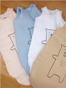 Śpiworek do spania niemowlęcy muślinowy. Śpiworek niemowlęcy zapinany na zamek.