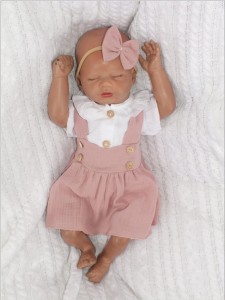 Komplet muślinowy na chrzest spódniczka z szelkami. Przewiewny komplet dla dziewczynki na lato. Muślinowy zestaw: body, opaska i spódniczka na szelkach.