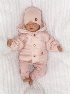 Kurtka pikowana na wiosnę, jesień dla małej dziewczynki. Różowa bejsbolówka z kapturem niemowlęca. Modna kurtka dla dziewczynki w kolorze brudnego różu.